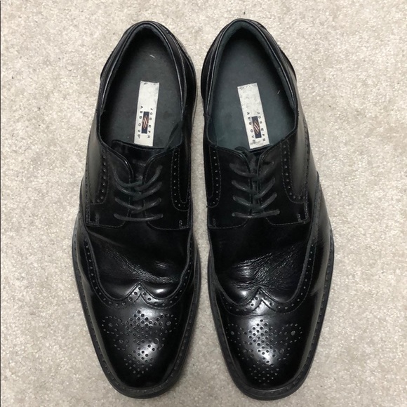 Joseph Abboud Black Wingtip - Picture 3 of 4